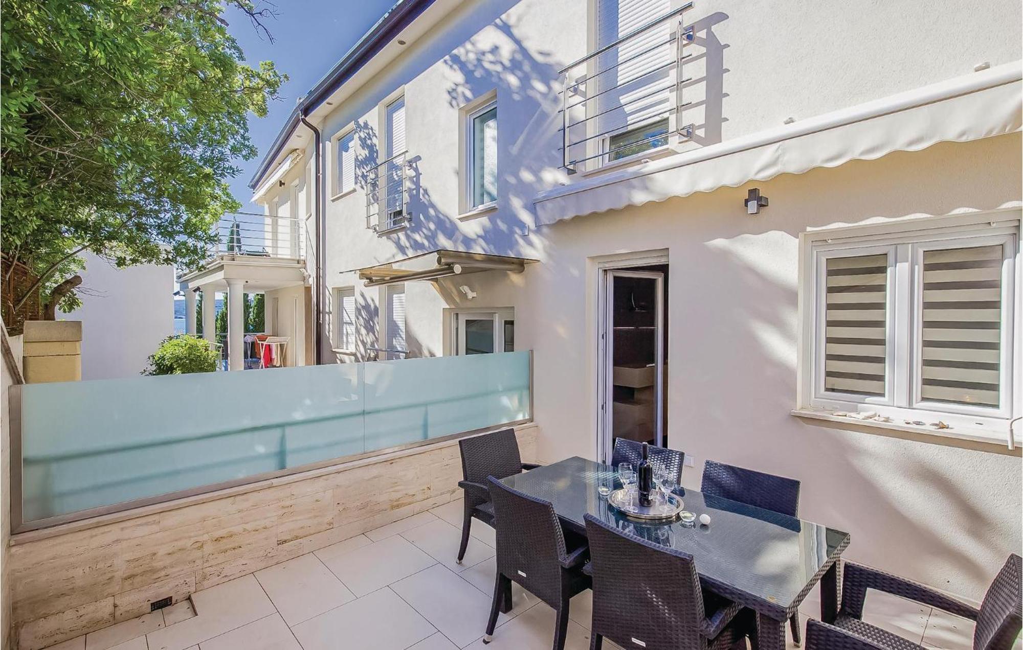 2 Bedroom Lovely Apartment In ซริกเวนิซา ภายนอก รูปภาพ
